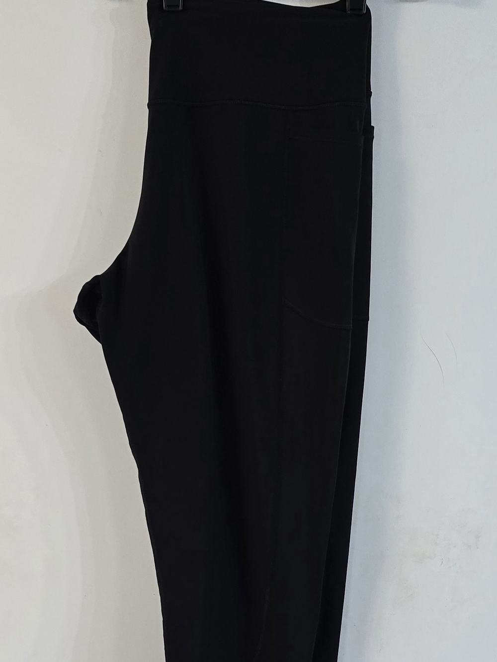 Victoria's Secret Black High-Waist Leggings with Side Pocket Sz XL Like New.